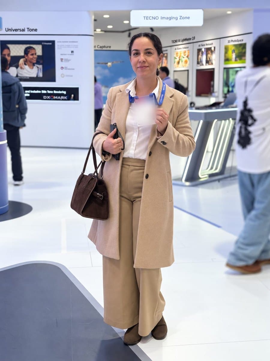 Yoi at a technology trade show